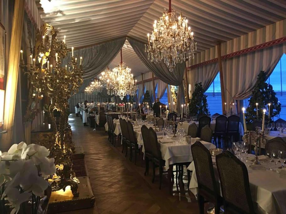 Grands Buffets Hebergement Chambre Нарбонна Экстерьер фото